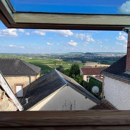 Villa Un Petit Coin Sous Les Toits Hautvillers Exterior foto