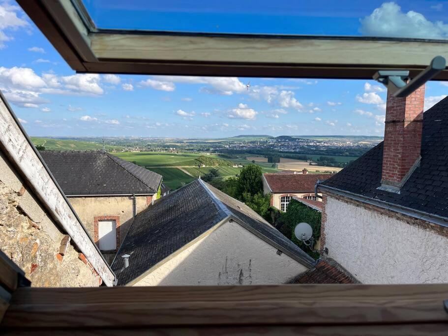 Villa Un Petit Coin Sous Les Toits Hautvillers Exterior foto